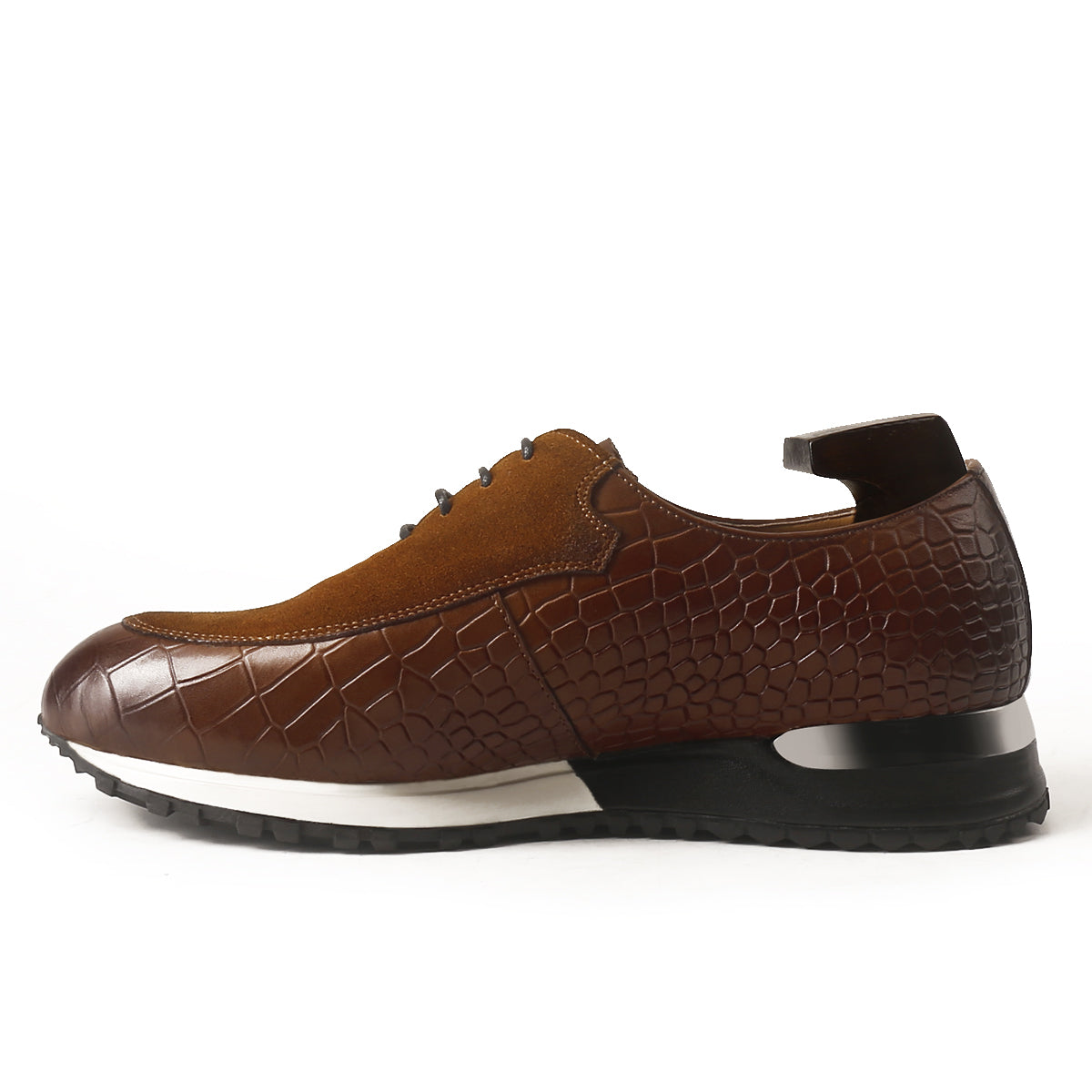 Versatile Crocodile Texture Leather Sneaker