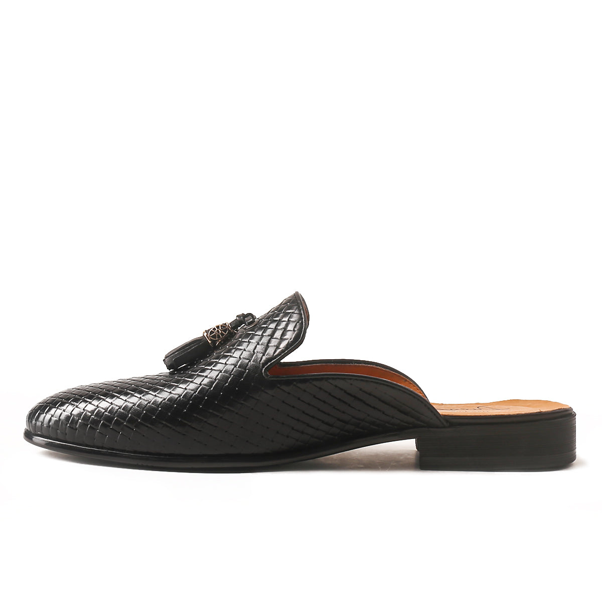 Mule informal sin cordones con detalle de borlas