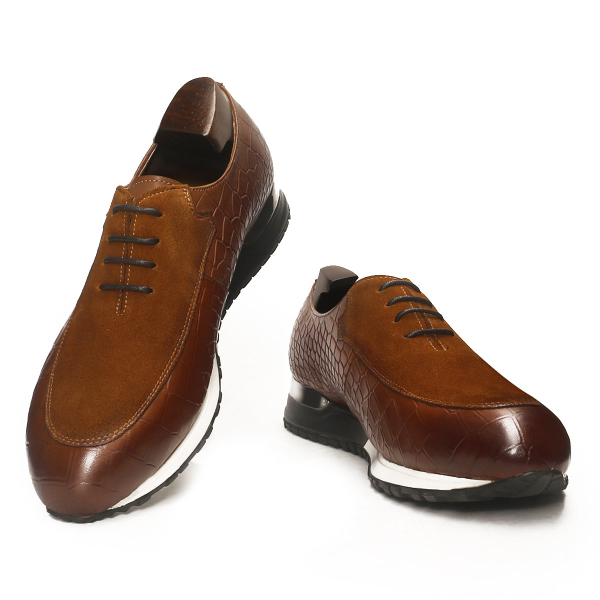 Versatile Crocodile Texture Leather Sneaker