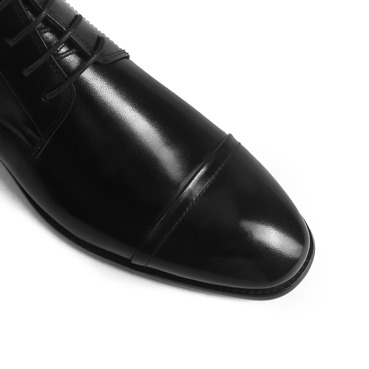 Classic Stylish Cap Toe Chukka Boots