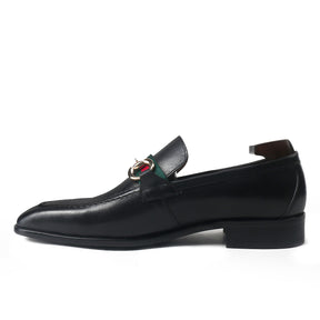 Elegantes mocasines sin cordones con estampado de cocodrilo 